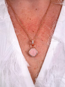 "Roosa Kvarts" Magic One Gold kaelakee