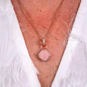 "Roosa Kvarts" Magic One Gold kaelakee