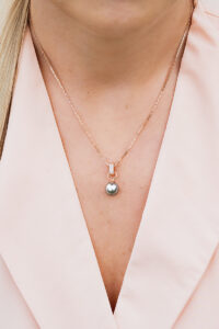 Crystal Grey Pearl Gold kaelakee